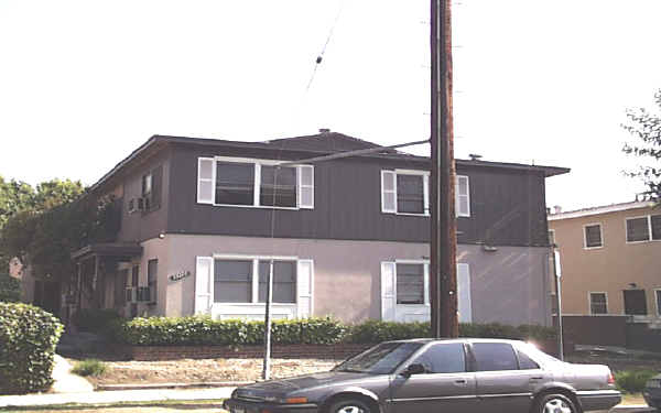 13227 Oxnard St in Van Nuys, CA - Foto de edificio - Building Photo