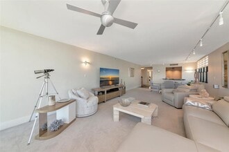 101 Sunset Dr in Sarasota, FL - Building Photo - Building Photo