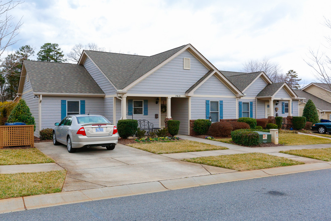 The Glens at Birkdale Commons in Huntersville, NC - Building Photo