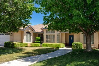 43632 Colony Dr in Lancaster, CA - Building Photo - Building Photo