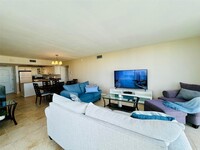 3675 N Country Club Dr in Aventura, FL - Building Photo - Building Photo