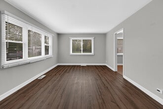 304 Seneca St in Park Forest, IL - Building Photo - Building Photo