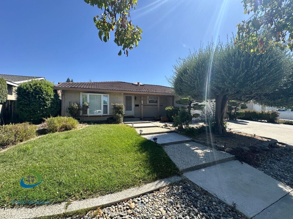 348 El Molino Way in San Jose, CA - Building Photo