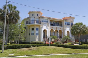 2097 Edgewater Dr in Clearwater, FL - Building Photo