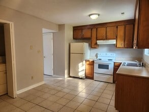 3100 Roanoke Ave in Newport News, VA - Building Photo - Building Photo