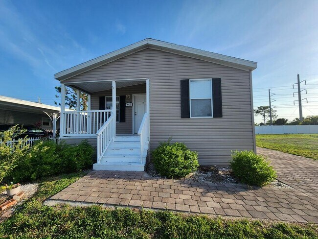 445 Avanti Way Blvd in North Fort Myers, FL - Building Photo - Building Photo