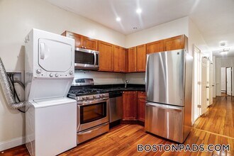 126 Day St in Boston, MA - Foto de edificio - Building Photo
