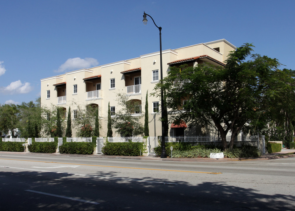 343-349 Madeira Ave in Coral Gables, FL - Foto de edificio