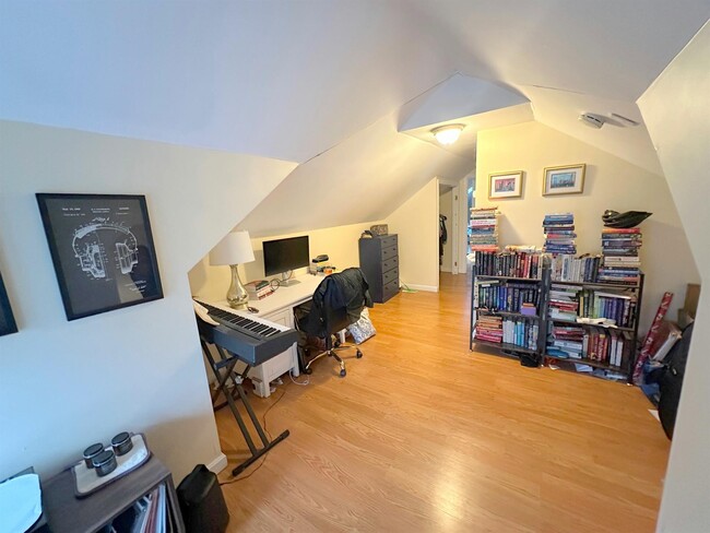 76 Hooker Ave, Unit 2 in Somerville, MA - Foto de edificio - Building Photo