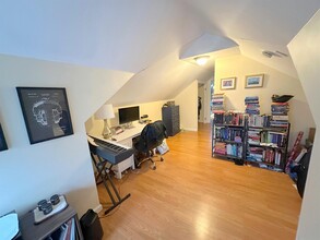 76 Hooker Ave, Unit 2 in Somerville, MA - Building Photo - Building Photo