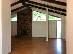 206 Oleander Rd in Carrboro, NC - Building Photo - Building Photo