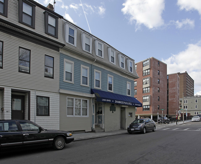 192 H St in Boston, MA - Foto de edificio - Building Photo