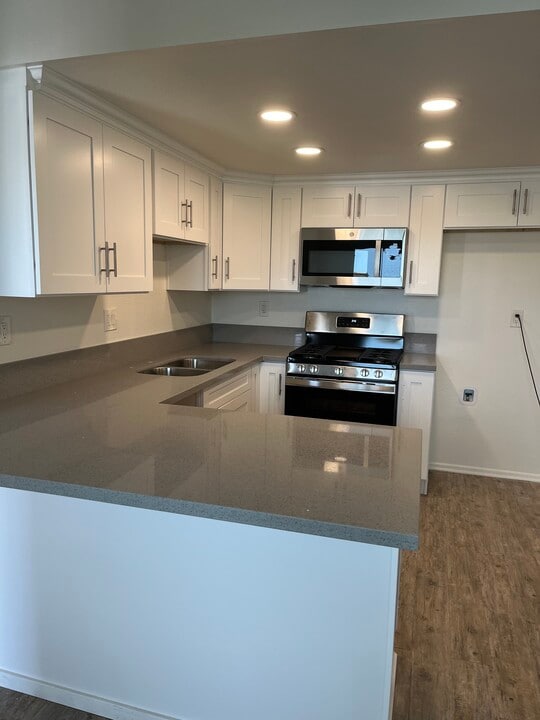 16932 Lilac Lane, Unit Unit 3 in Huntington Beach, CA - Building Photo