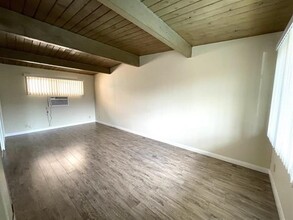 1030 West Olive Ave in Burbank, CA - Building Photo - Interior Photo