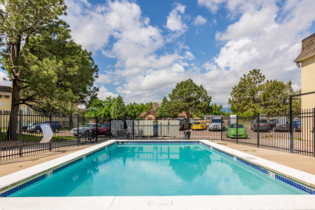 Chestnut Springs Apartments in Colorado Springs, CO - Building Photo - Building Photo