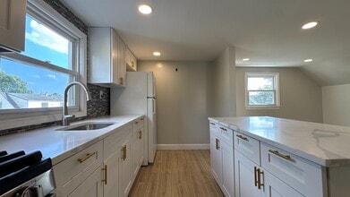 44 OLD BERGEN Rd in Jersey City, NJ - Building Photo - Building Photo