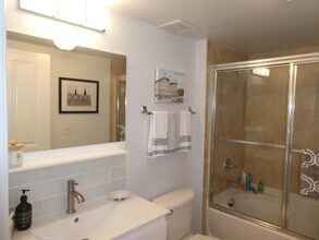 600 S Dixie Hwy in West Palm Beach, FL - Foto de edificio - Building Photo