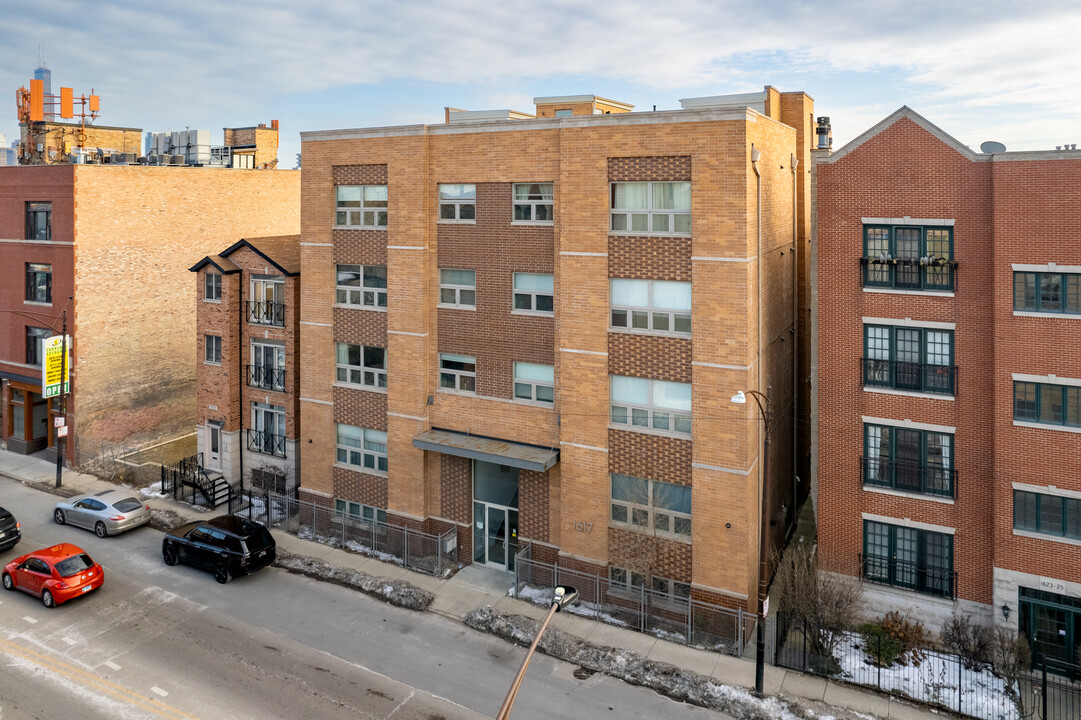 1617 W Grand Ave in Chicago, IL - Foto de edificio