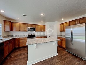 6012 S Sea Breeze Way in Boise, ID - Building Photo - Building Photo