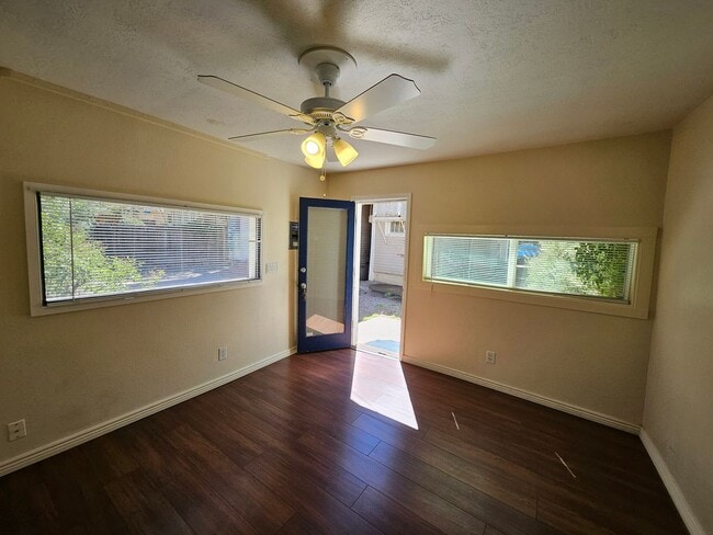 911 Fruit Ave NW in Albuquerque, NM - Building Photo - Building Photo