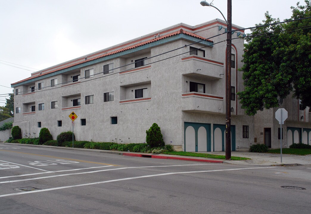 420 E Grand Ave in El Segundo, CA - Building Photo