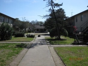 Celtic Apartments in Houston, TX - Building Photo - Building Photo