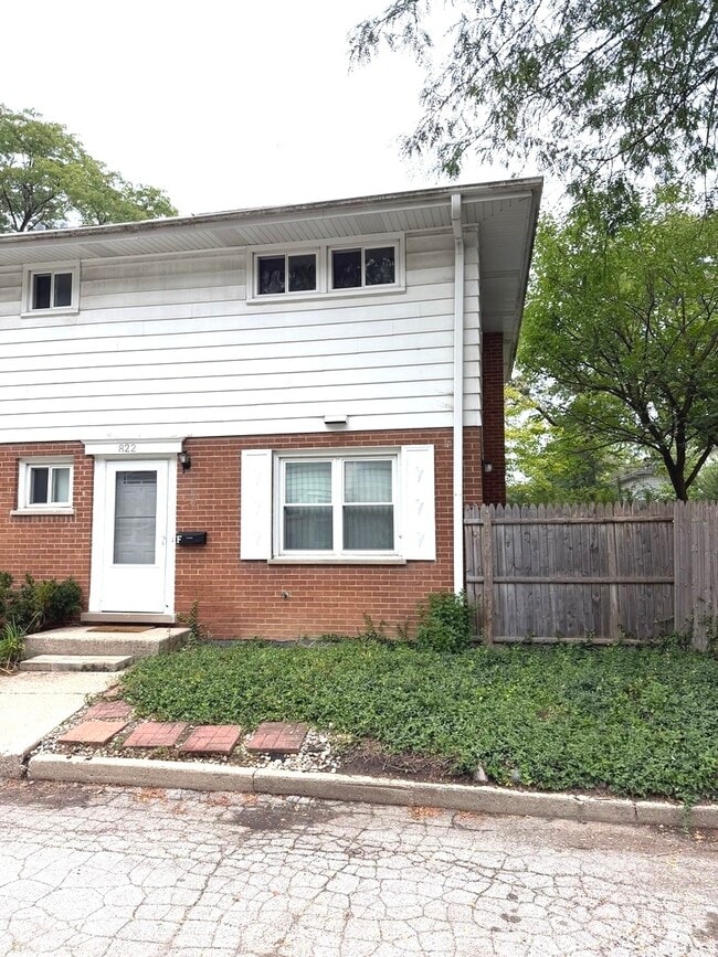 property at 822 Skokie Blvd
