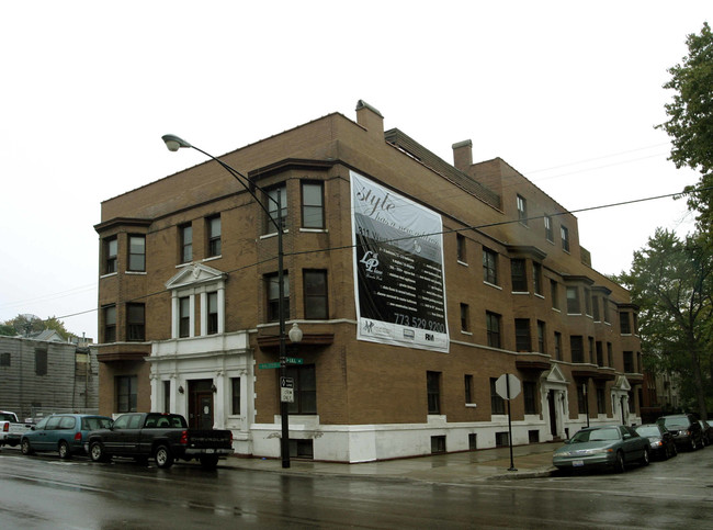 807 W Lill Ave in Chicago, IL - Building Photo - Building Photo