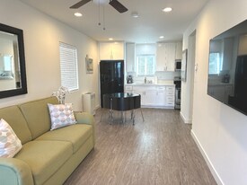 900 N Park Ave in Inglewood, CA - Building Photo