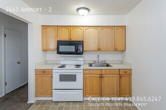 2441 Airport in Toledo, OH - Building Photo - Building Photo