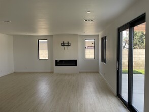 8019 Alder Ave in Fontana, CA - Building Photo - Interior Photo