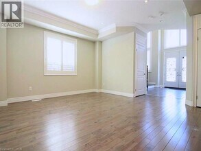 16 Riva Ct in Hamilton, ON - Building Photo - Building Photo