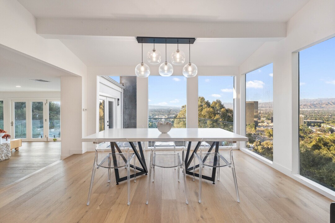 3541 Multiview Dr in Los Angeles, CA - Building Photo