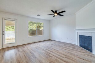 1106 Hughmont Dr in Pflugerville, TX - Building Photo