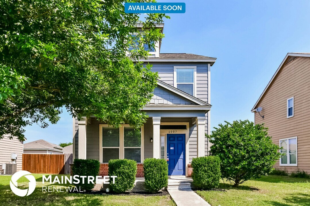 6007 Midcrown Dr in San Antonio, TX - Building Photo