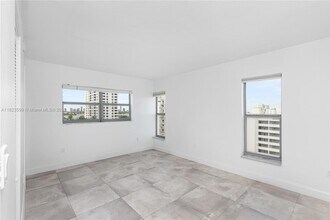 1300 Alton Rd, Unit 9A in Miami Beach, FL - Building Photo - Building Photo