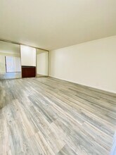 350 N Civic Dr, Unit 205 in Walnut Creek, CA - Building Photo - Building Photo