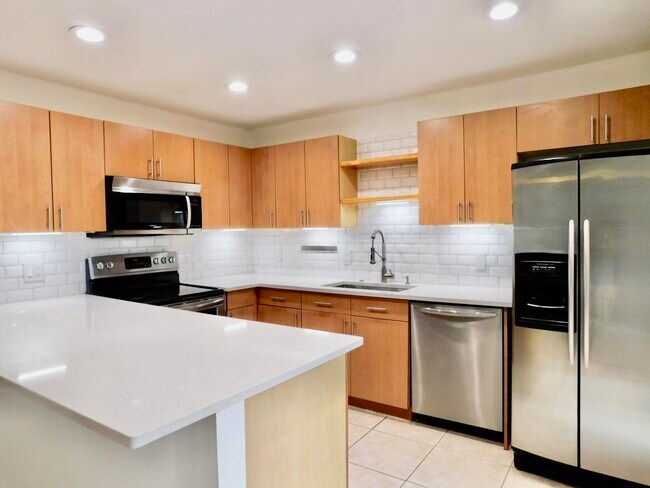 property at 4155 Turnberry Cir