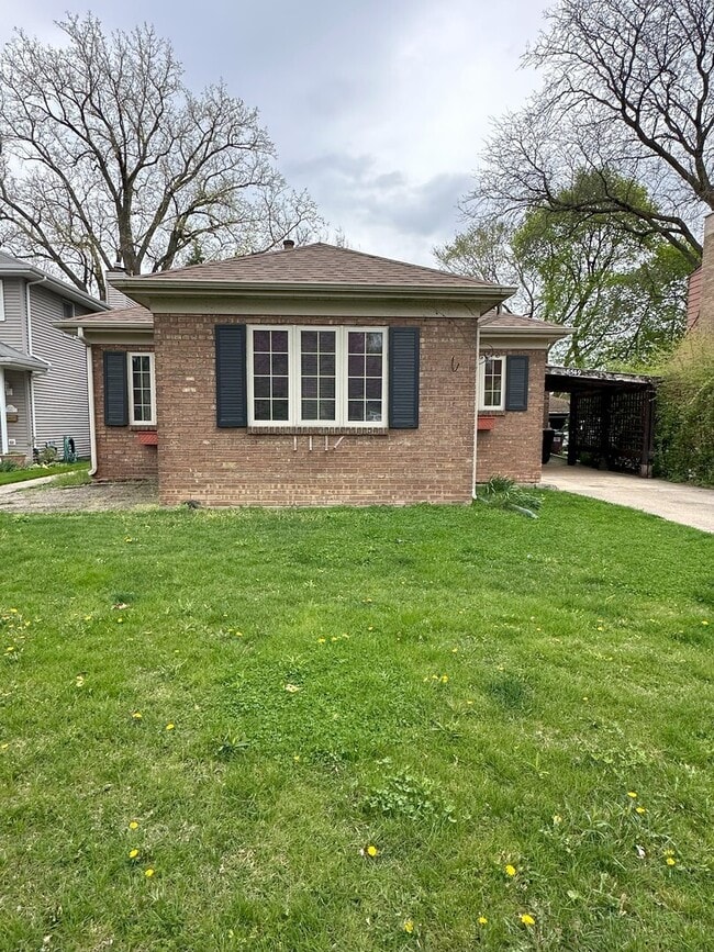 property at 18549 Dundee Ave