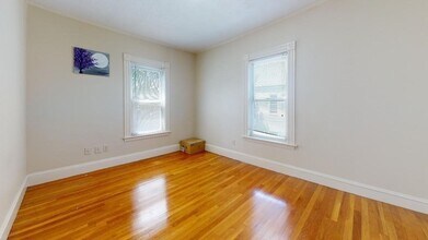 111 Magoun Ave in Medford, MA - Building Photo - Building Photo
