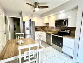 7049 Marlberry Ln in Tamarac, FL - Building Photo - Building Photo