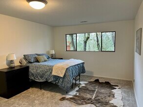 3950 96th Ave SE, Unit North Mercer Hideaway in Mercer Island, WA - Building Photo - Building Photo