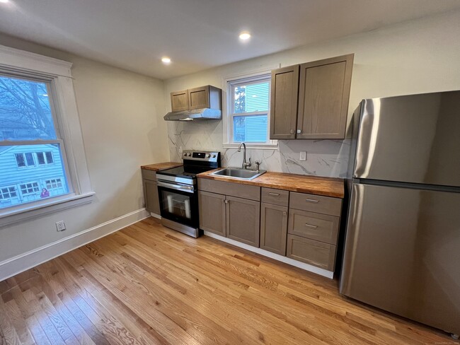 45 Couch St in Norwalk, CT - Foto de edificio - Building Photo