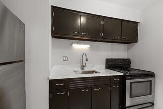 6029 N Winthrop Ave in Chicago, IL - Building Photo - Building Photo