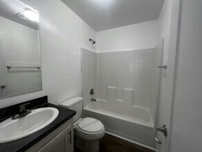 825 N Lamb Blvd in Las Vegas, NV - Foto de edificio - Building Photo