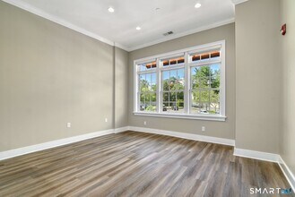 1077 Boston Post Rd in Darien, CT - Building Photo - Building Photo