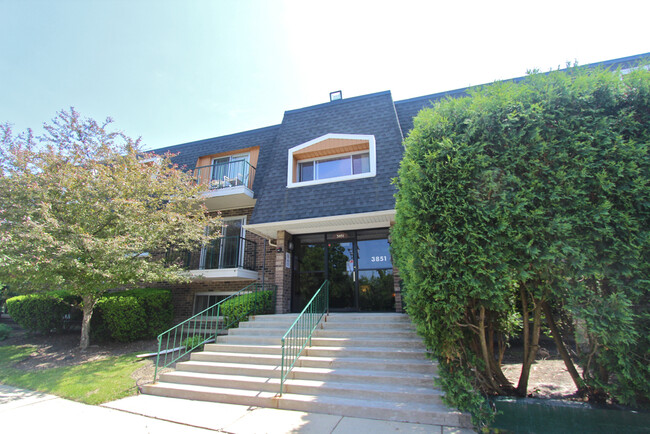 property at 3851 N Parkway Dr