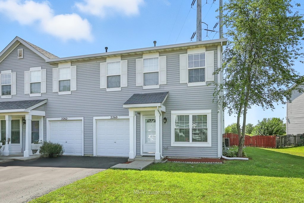 2260 Rebecca Cir in Montgomery, IL - Building Photo