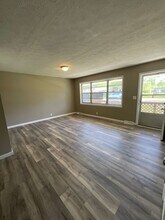 205 Elm St in Nixa, MO - Building Photo - Building Photo