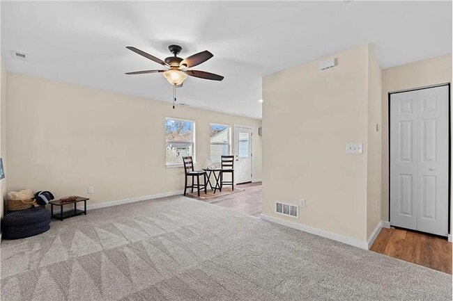 3630 Oakland Rd NE in Cedar Rapids, IA - Building Photo - Building Photo